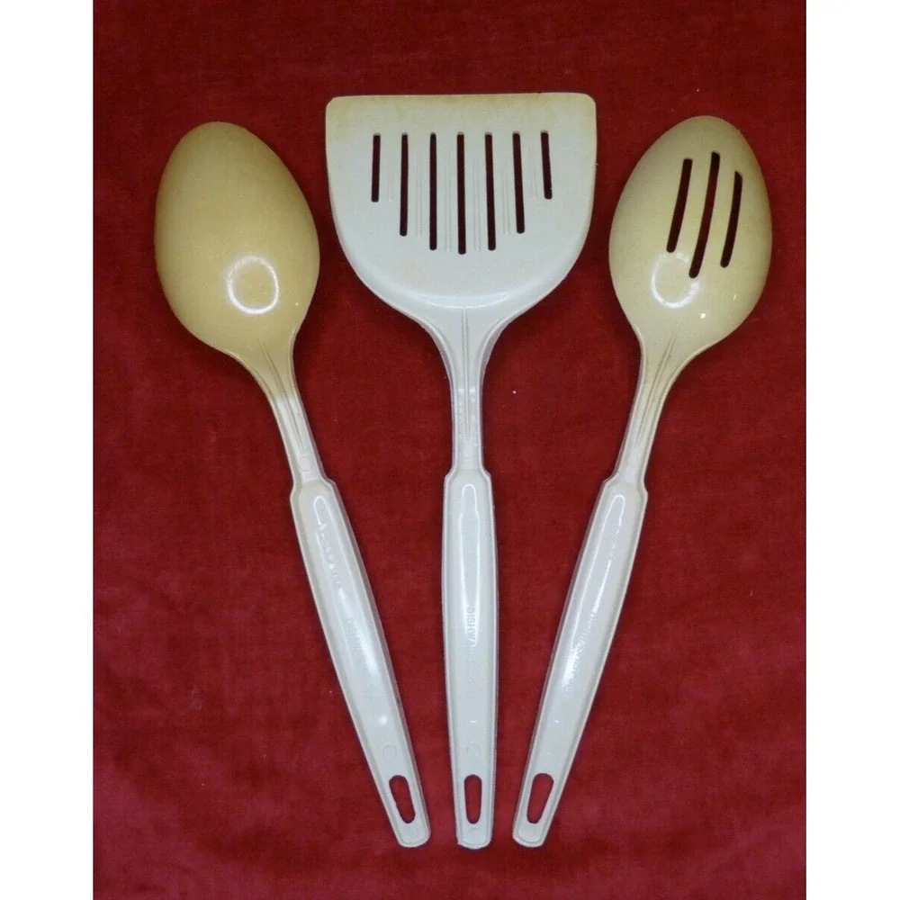Vintage Ekco Nylon Plastic Almond‎ Off White Turner Spoon Slotted Spoon USA